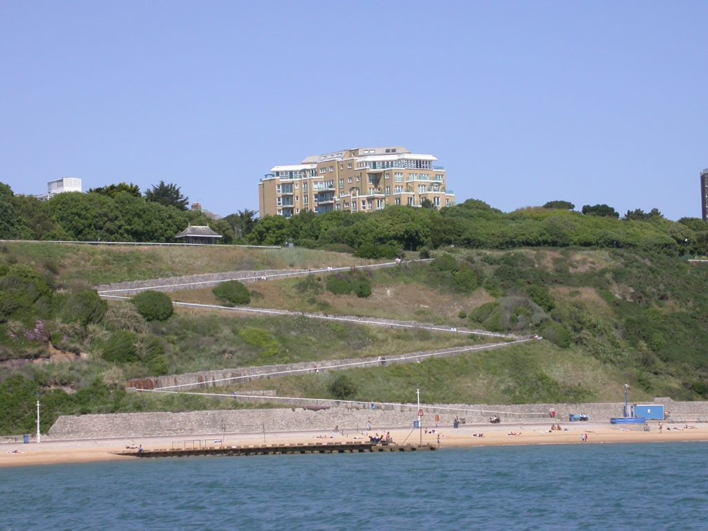 EAST CLIFF – SHORT WALK TO BEACH! featured image