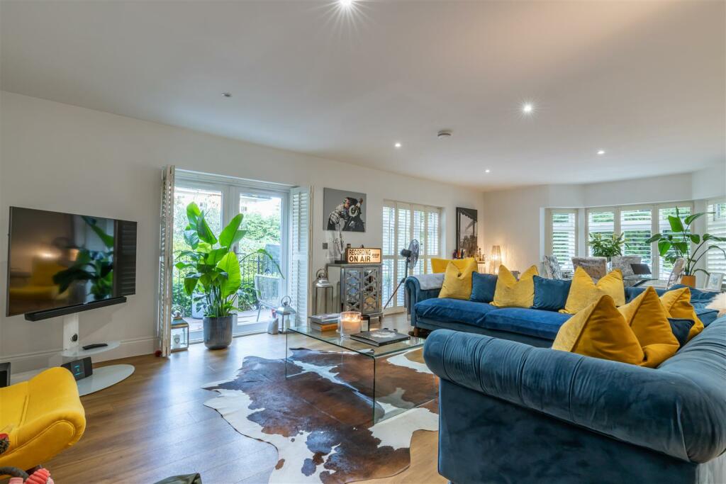 SUPERB GARDEN APARTMENT | Bournemouth Property